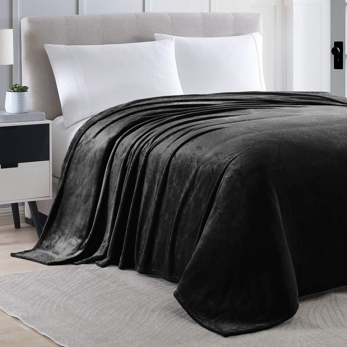 Full Size Black Extra Soft Cozy Microfiber Throw Blanket – Warm & Lightweight Comfort