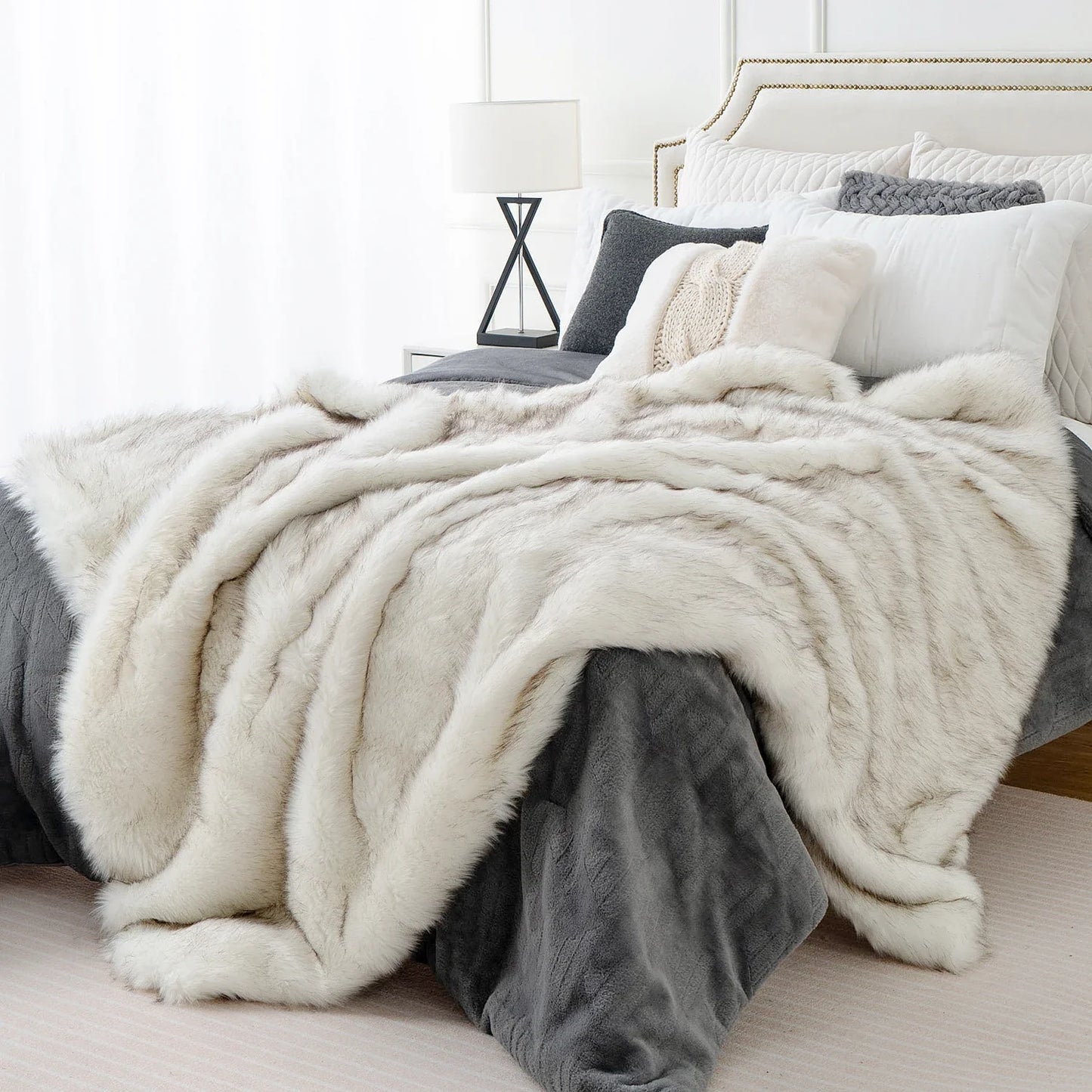 LUX Soft Faux Fur Blanket – Cozy, Warm & Ultra-Plush LUXHOME